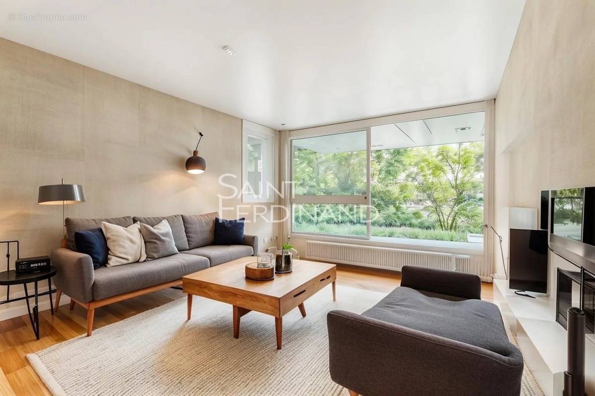 Appartement à NEUILLY-SUR-SEINE