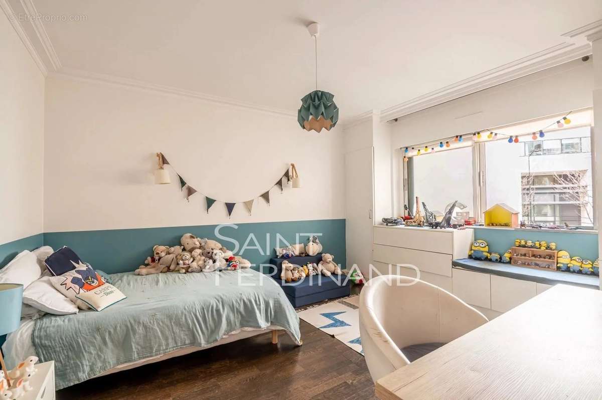 Appartement à NEUILLY-SUR-SEINE