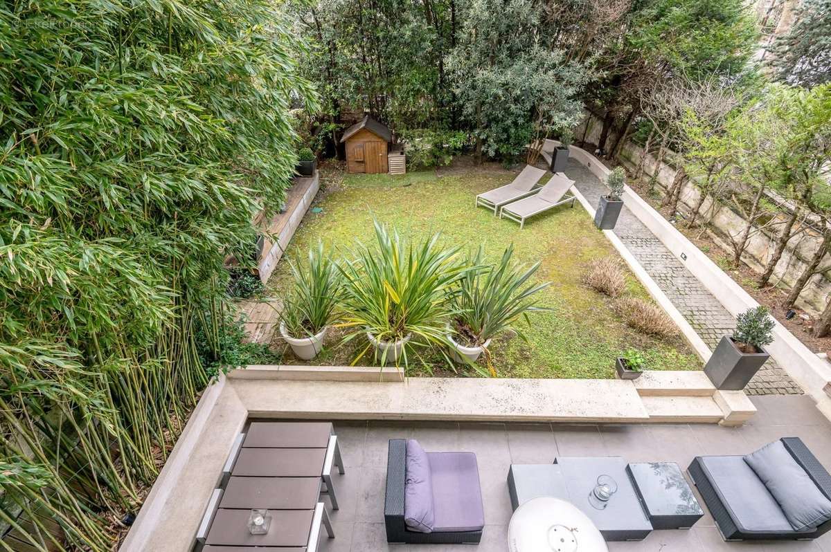 Appartement à NEUILLY-SUR-SEINE