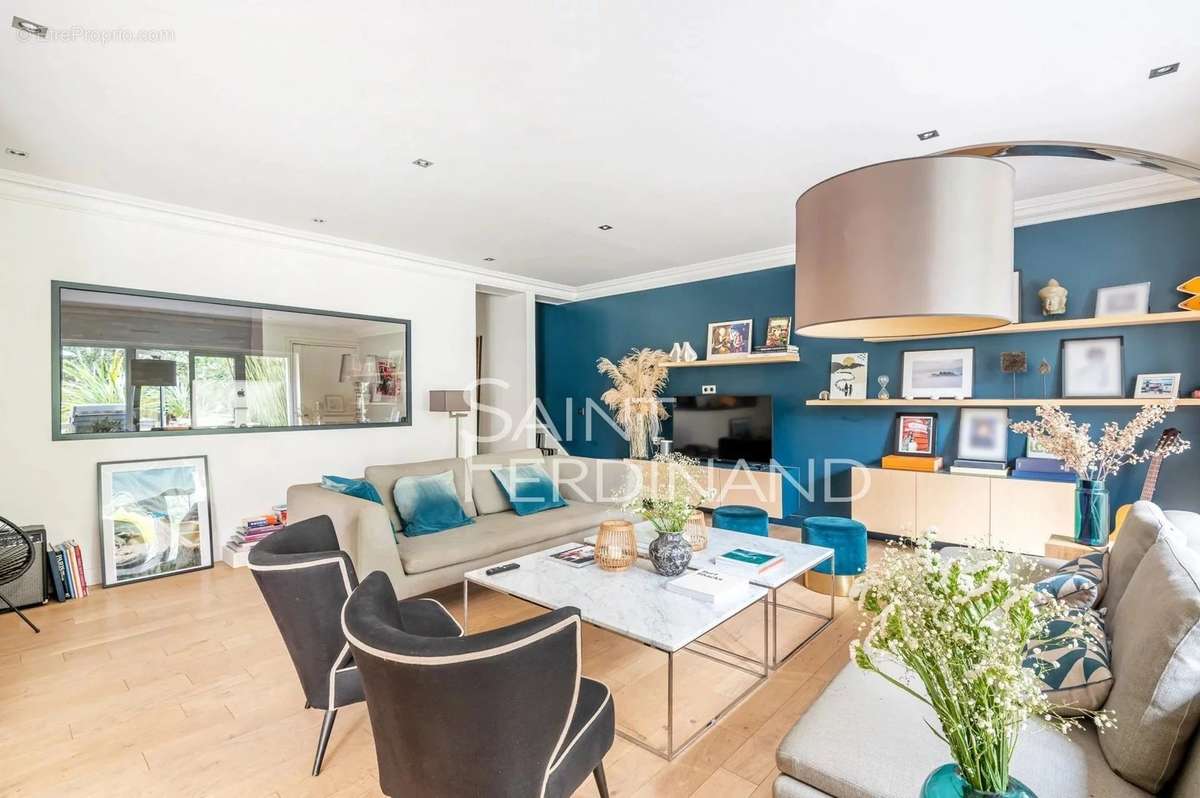 Appartement à NEUILLY-SUR-SEINE