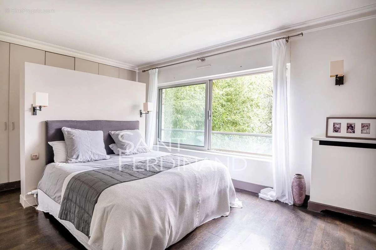 Appartement à NEUILLY-SUR-SEINE