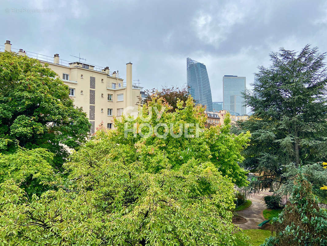 Appartement à COURBEVOIE