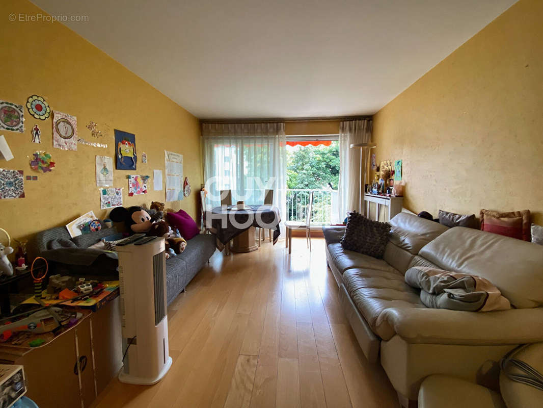 Appartement à COURBEVOIE