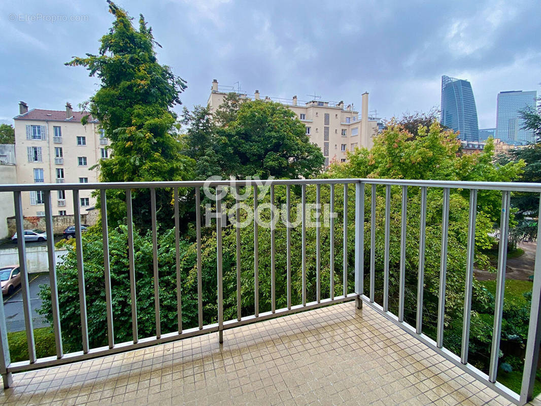 Appartement à COURBEVOIE