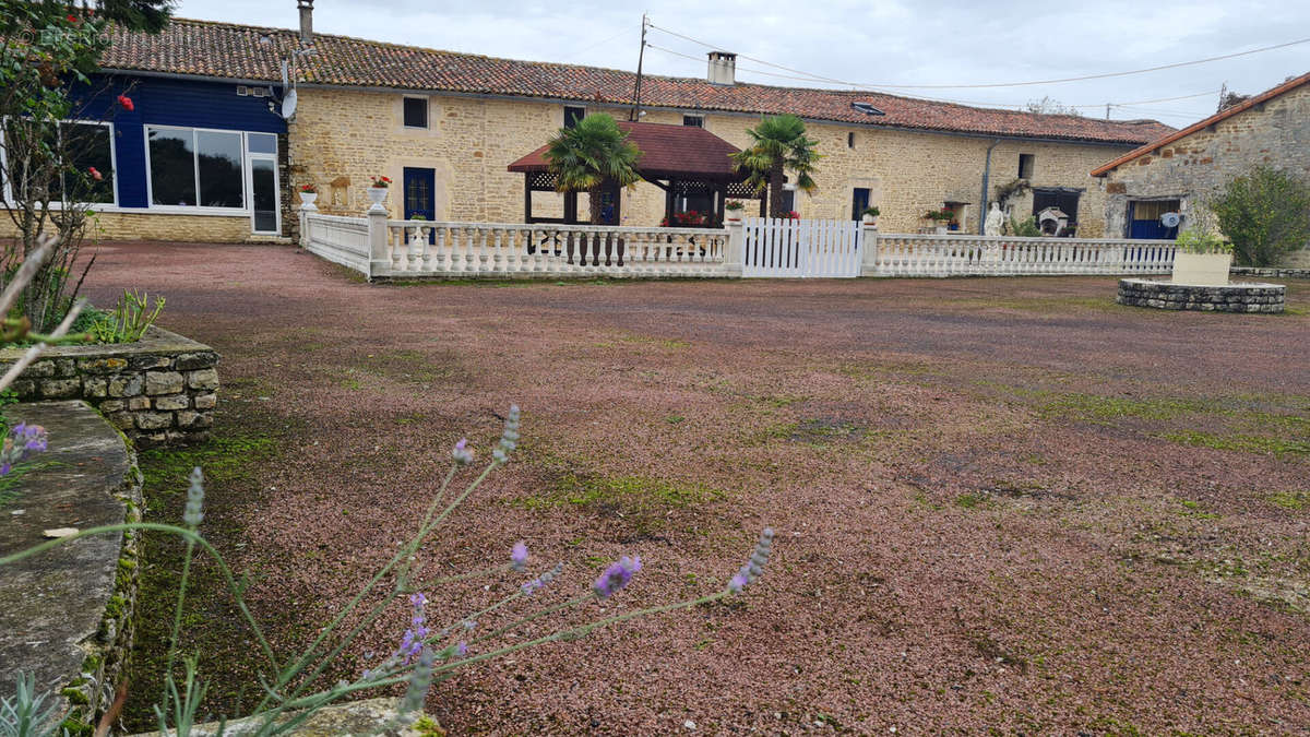 Maison à SOUVIGNE