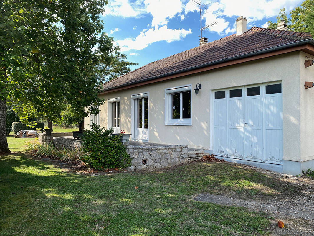 Maison à SAINT-PRYVE-SAINT-MESMIN