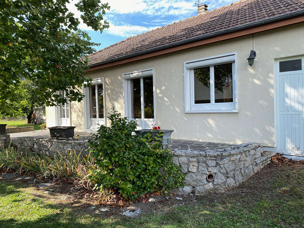 Maison à SAINT-PRYVE-SAINT-MESMIN