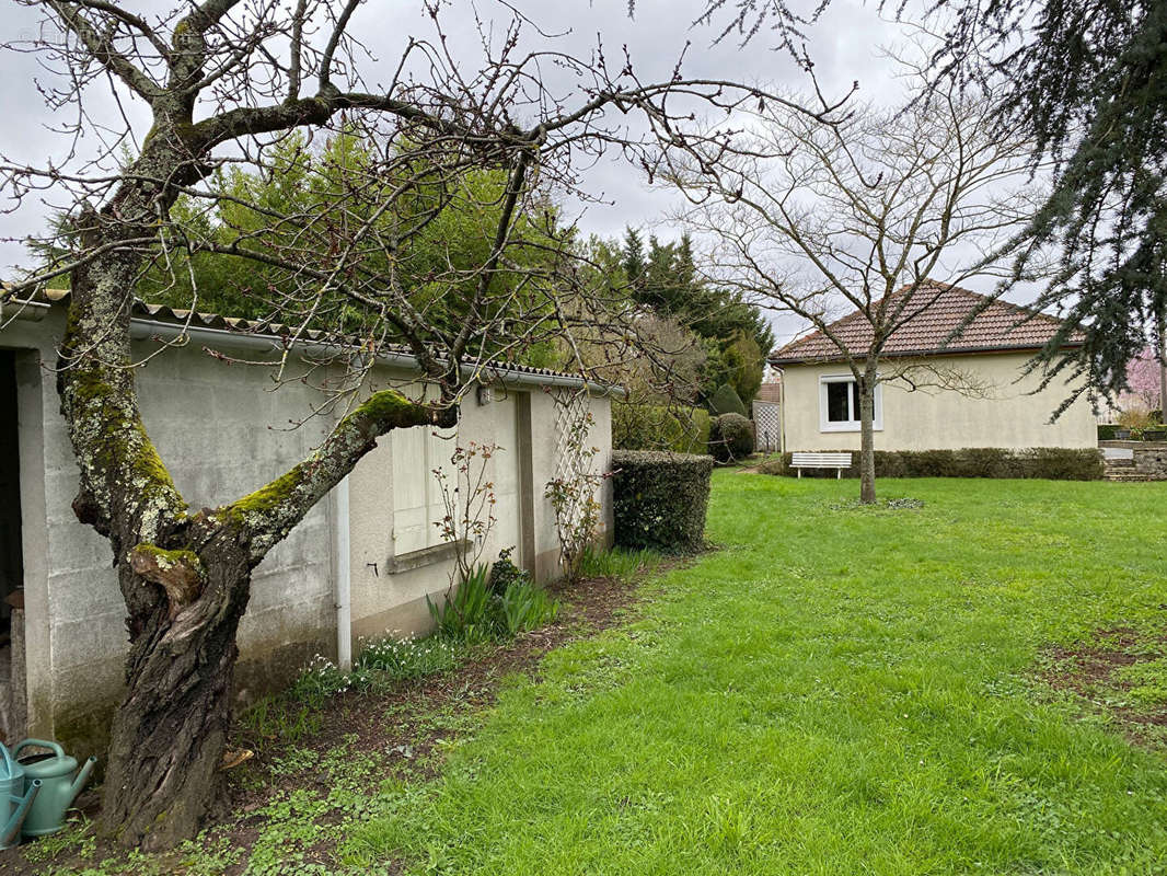 Maison à SAINT-PRYVE-SAINT-MESMIN