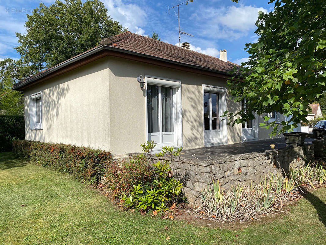 Maison à SAINT-PRYVE-SAINT-MESMIN