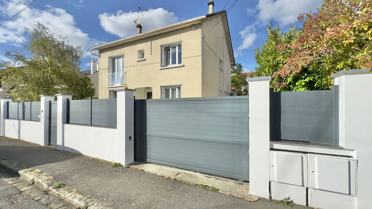 Maison à SAVIGNY-SUR-ORGE