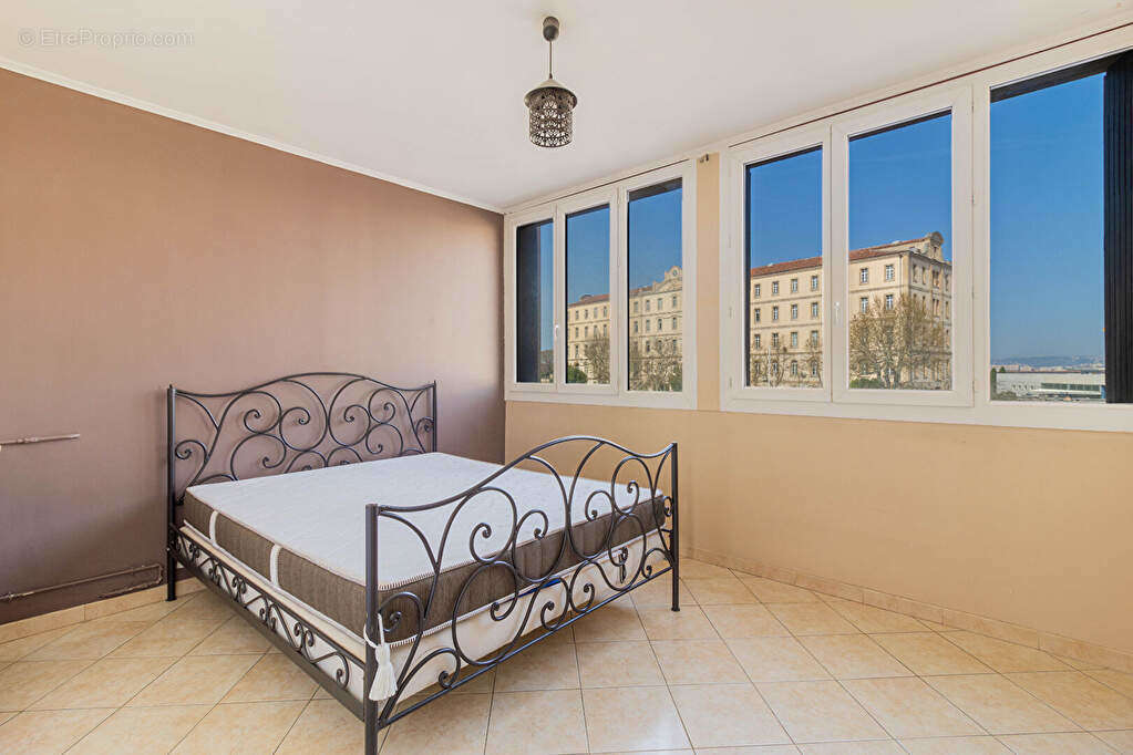 Appartement à MARSEILLE-1E