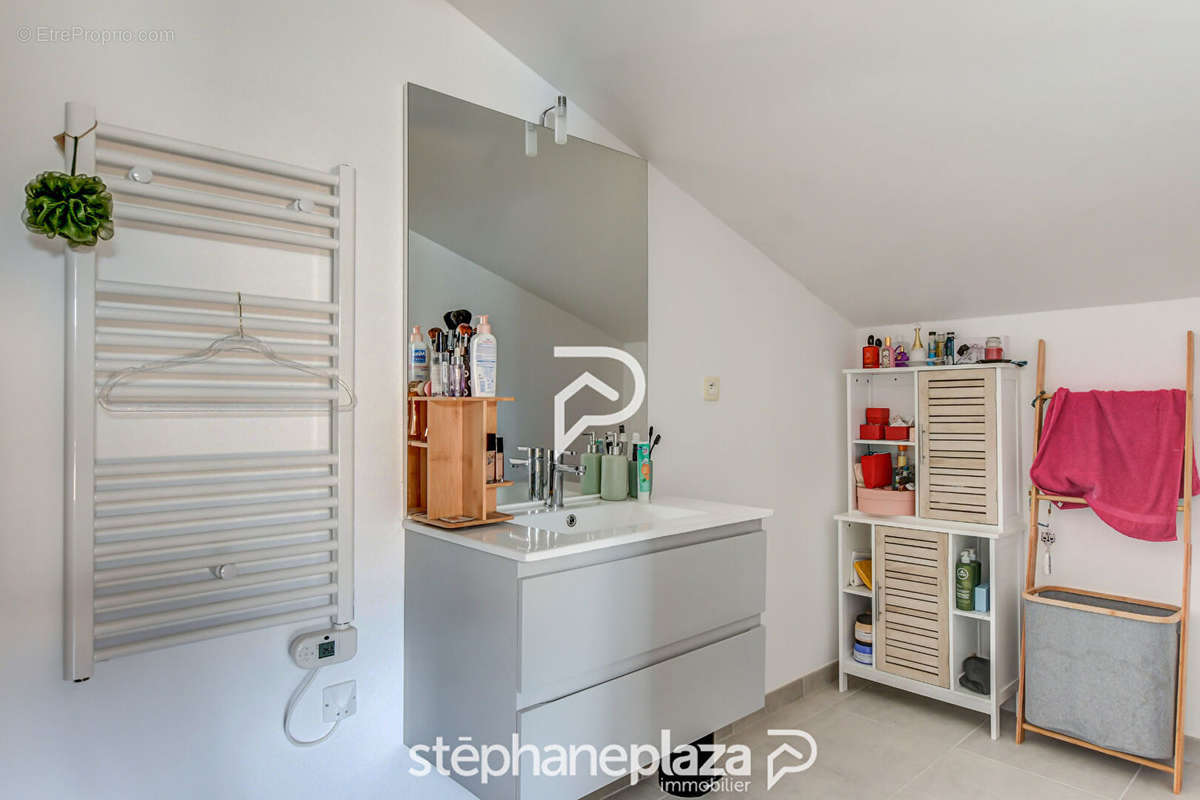 Appartement à SAINT-CEZERT