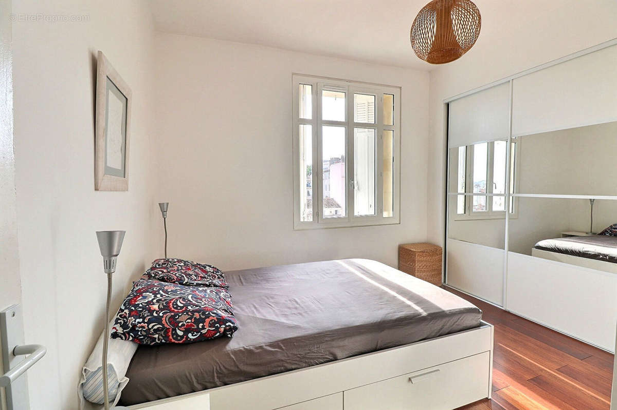 Appartement à MARSEILLE-5E