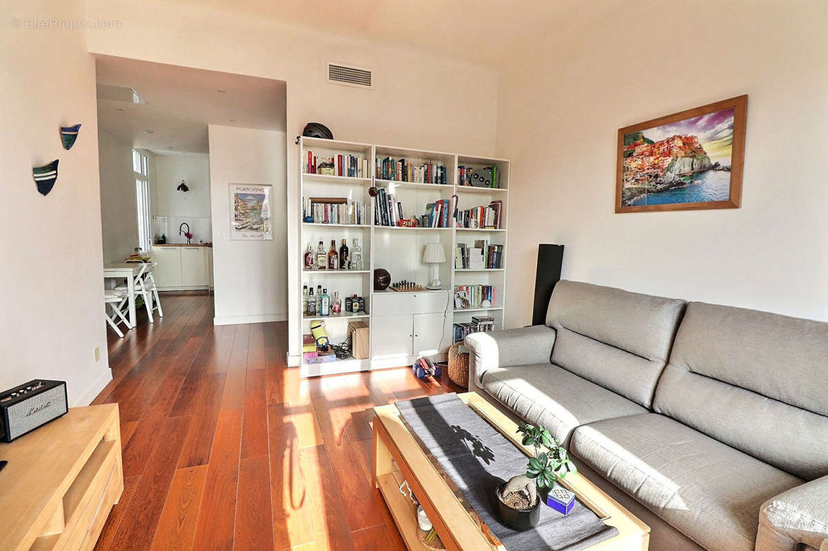 Appartement à MARSEILLE-5E