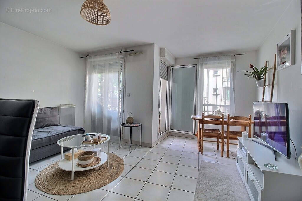 Appartement à MARSEILLE-4E