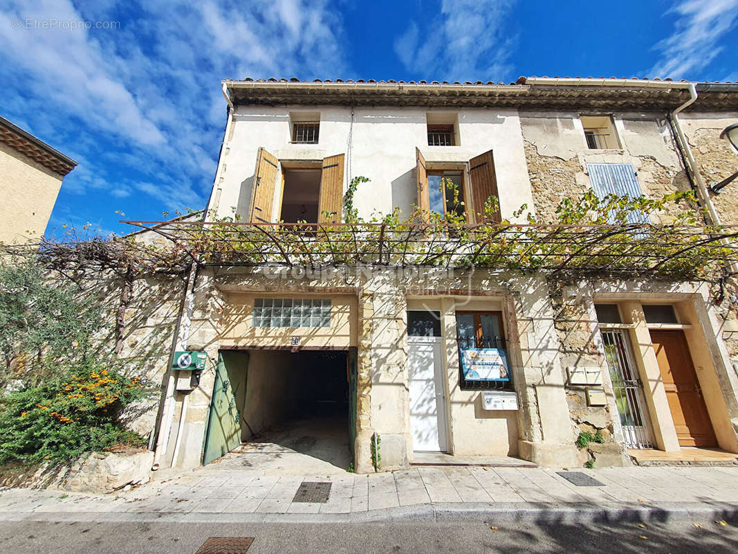 Appartement à ENTRAIGUES-SUR-LA-SORGUE