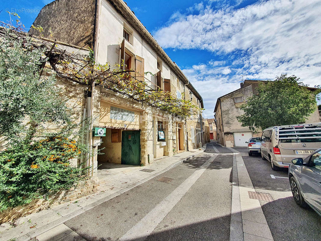 Appartement à ENTRAIGUES-SUR-LA-SORGUE