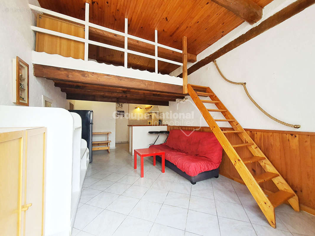 Appartement à ENTRAIGUES-SUR-LA-SORGUE