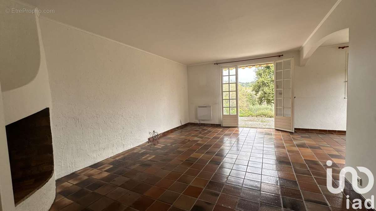 Photo 4 - Appartement à LA ROQUETTE-SUR-SIAGNE