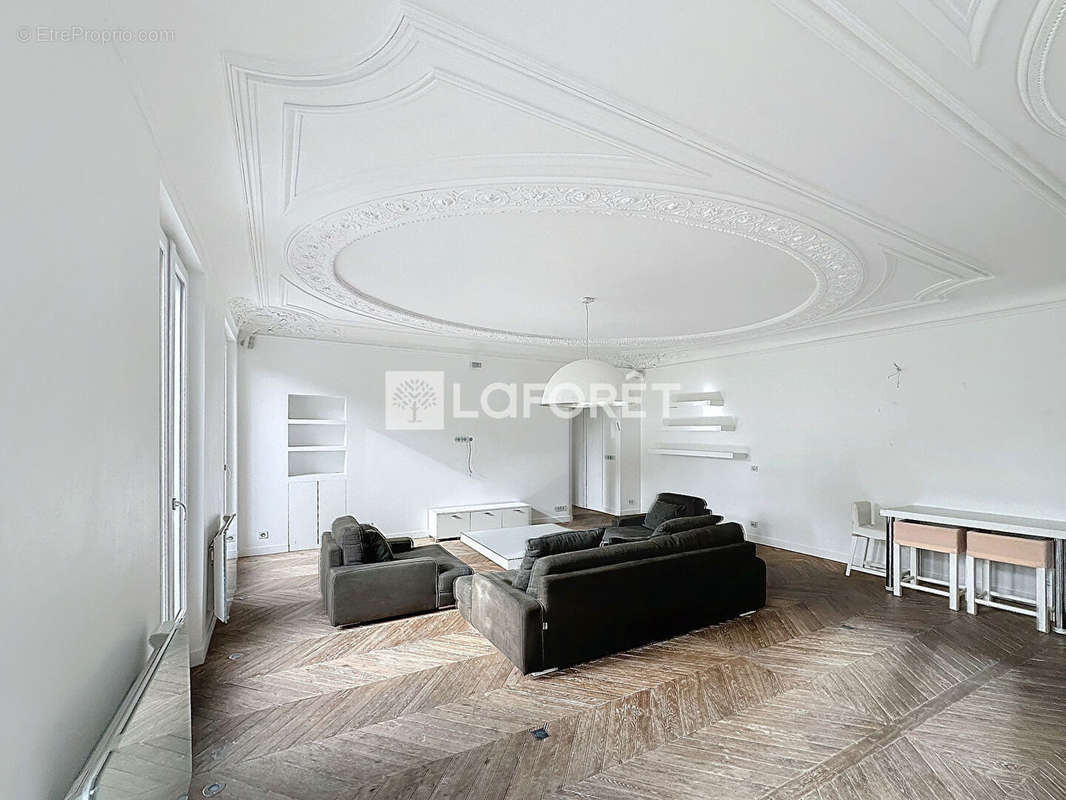 Appartement à PARIS-8E