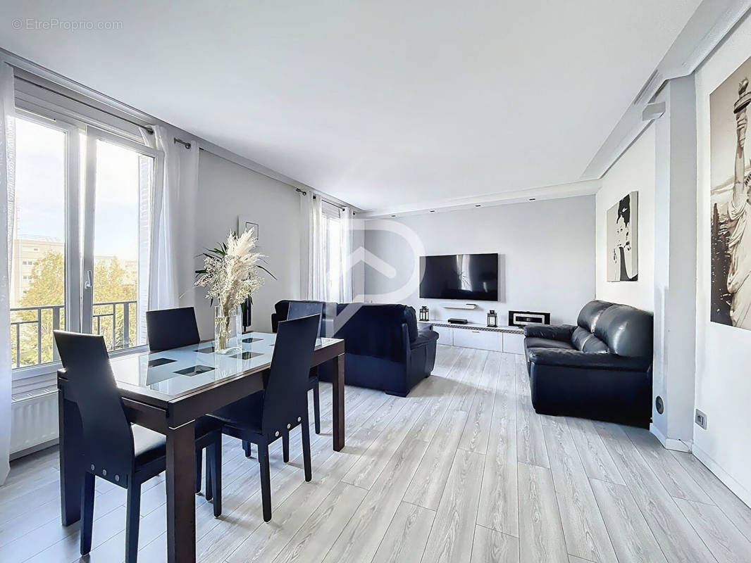 Appartement à COURBEVOIE