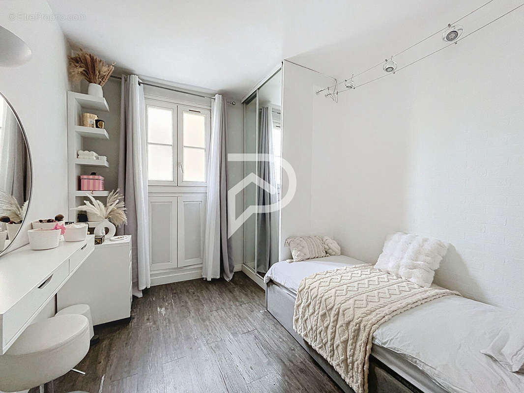 Appartement à COURBEVOIE