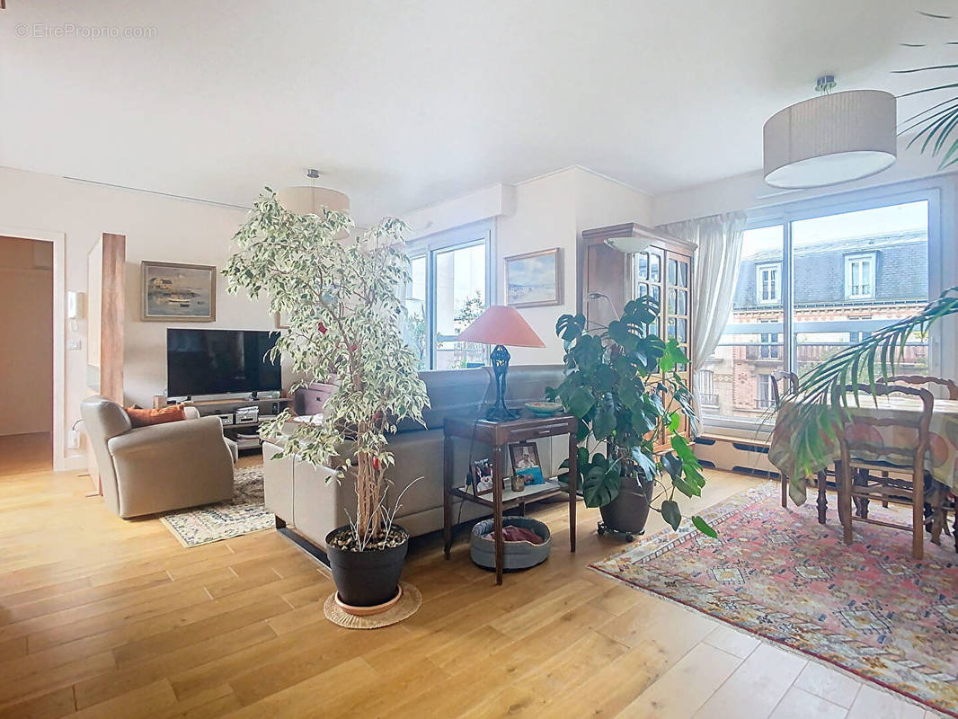 Appartement à PARIS-15E