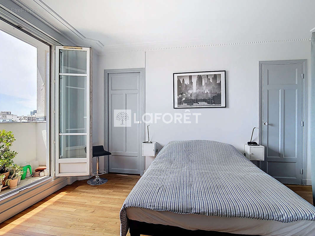 Appartement à PARIS-15E