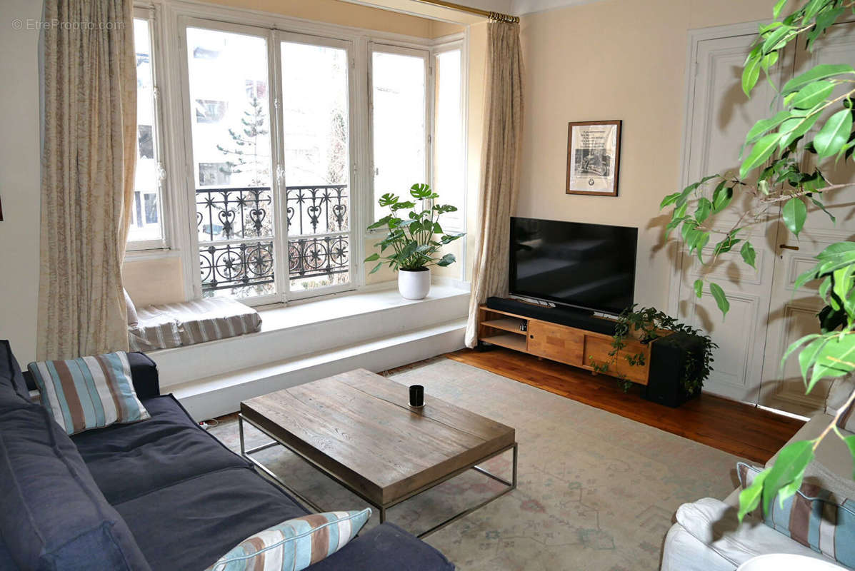 Appartement à PARIS-16E