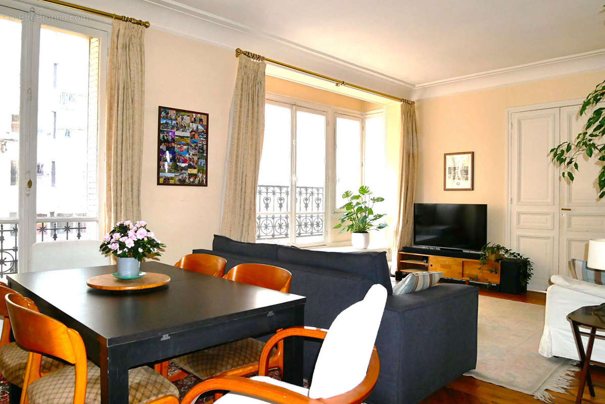 Appartement à PARIS-16E