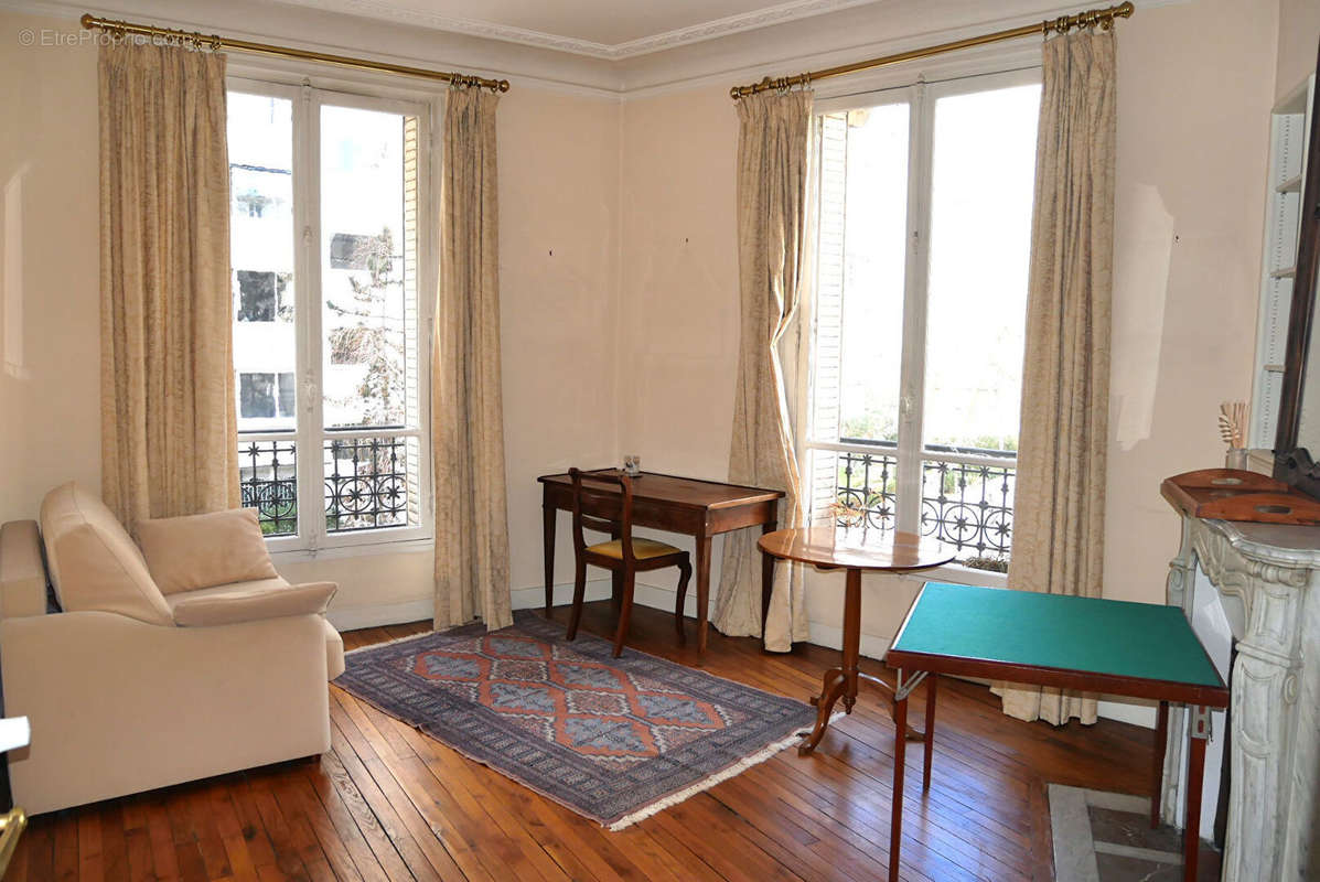 Appartement à PARIS-16E