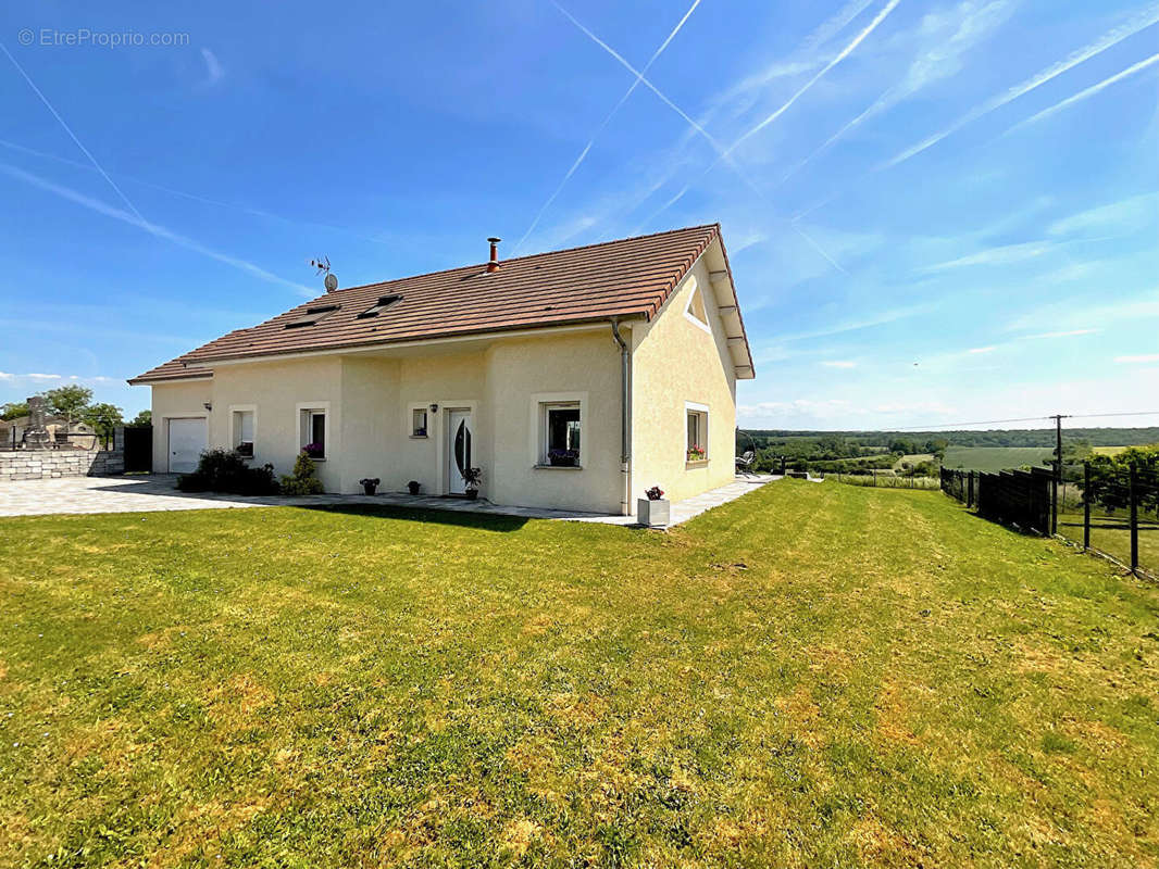 Maison à PASSAVANT-LA-ROCHERE