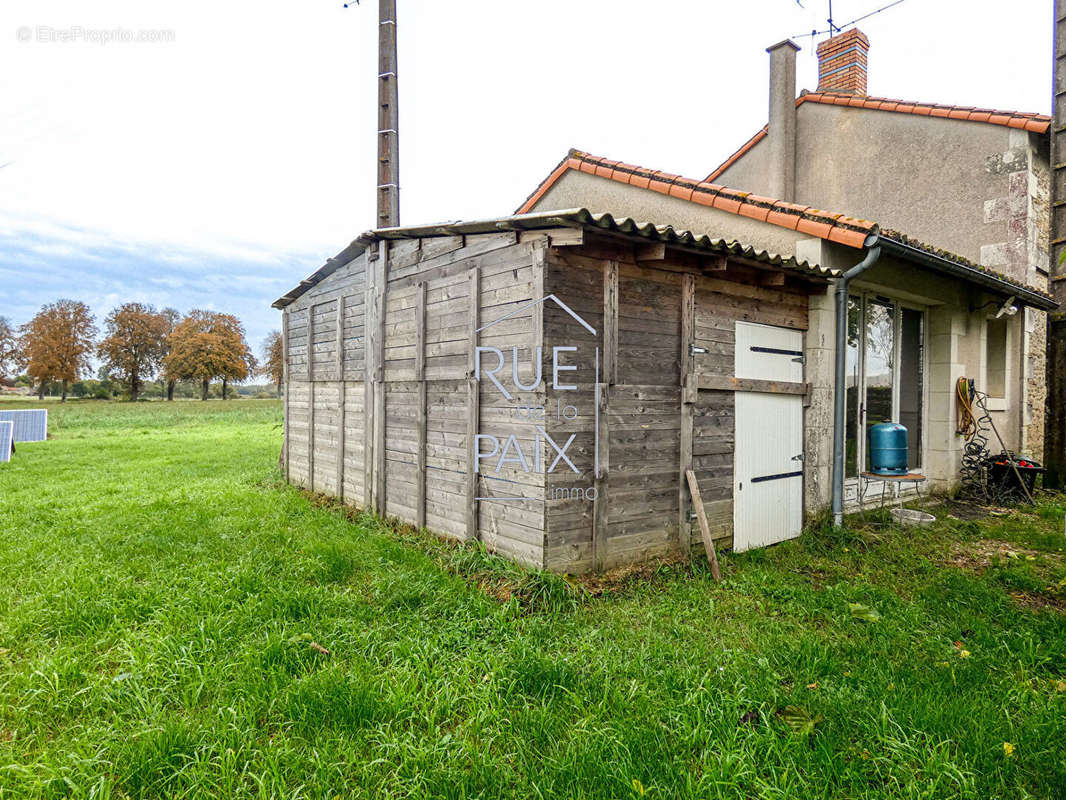 Maison à LENCLOITRE