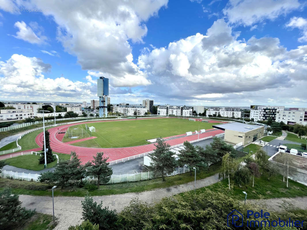 F2- vue dégagée de la terrasse  - Appartement à HEROUVILLE-SAINT-CLAIR