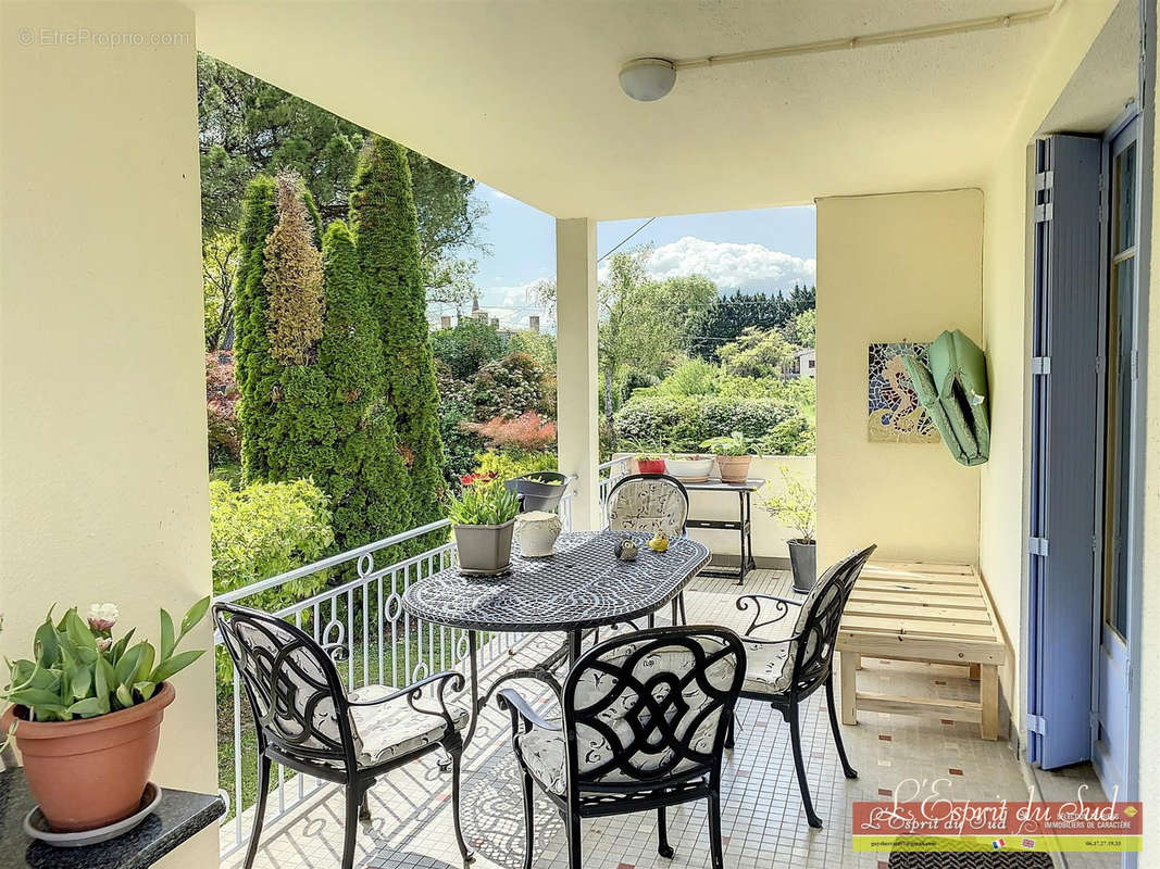 Terrasse à coté du salon - Maison à SAINT-NICOLAS-DE-LA-GRAVE