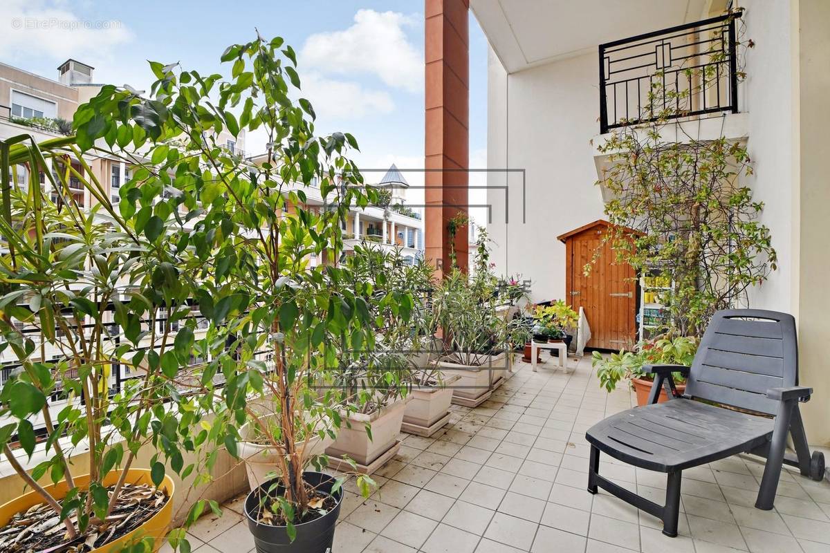 Appartement à COURBEVOIE