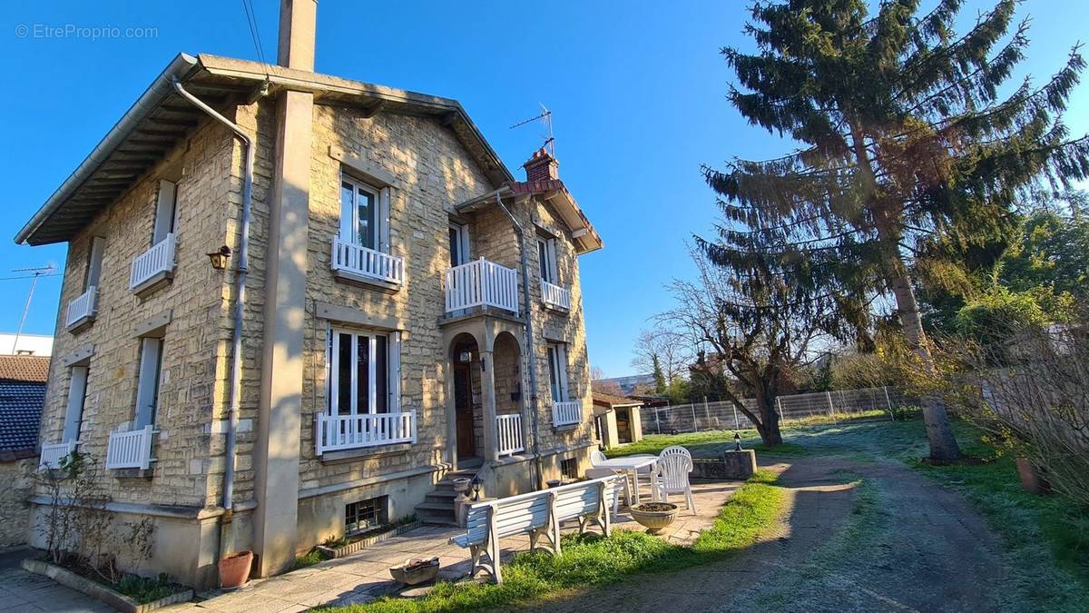 Maison à MEZIERES-SUR-SEINE