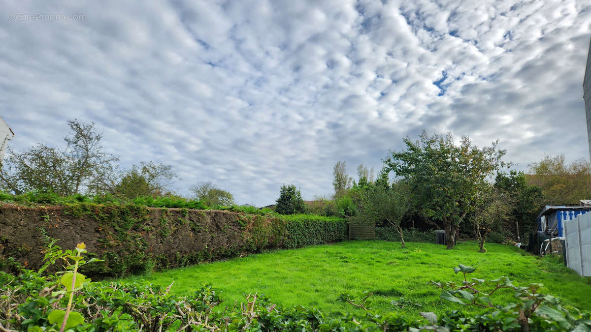 Terrain à OUTREAU