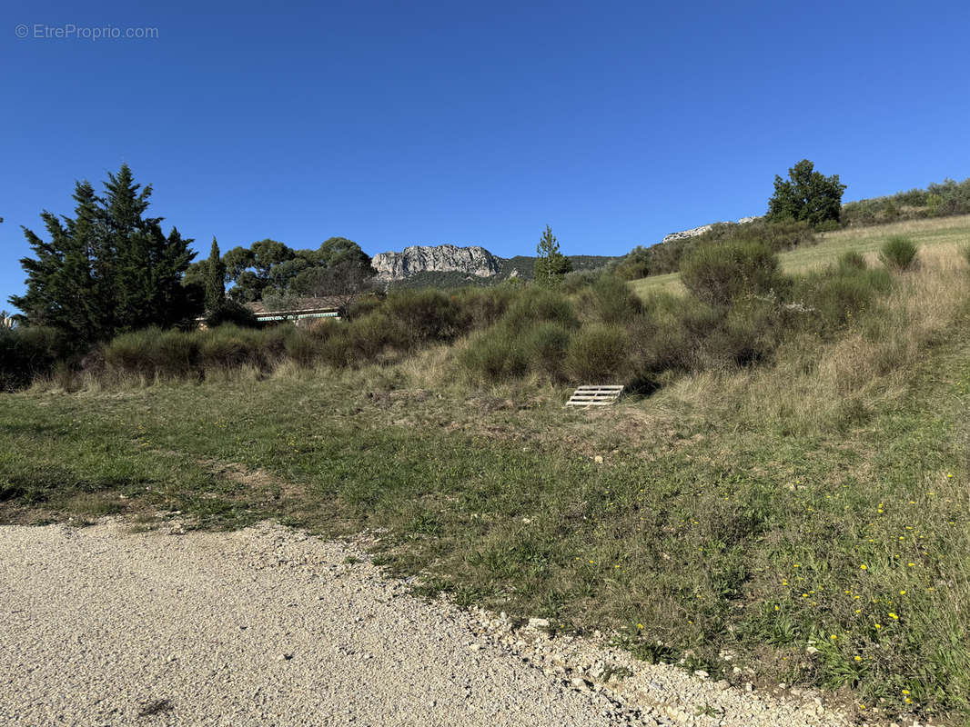 Terrain à BUIS-LES-BARONNIES