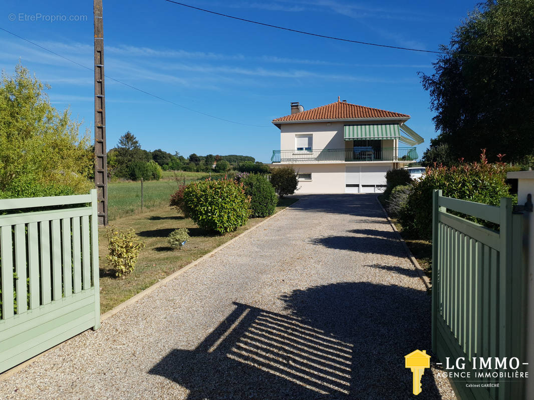 Maison à JONZAC