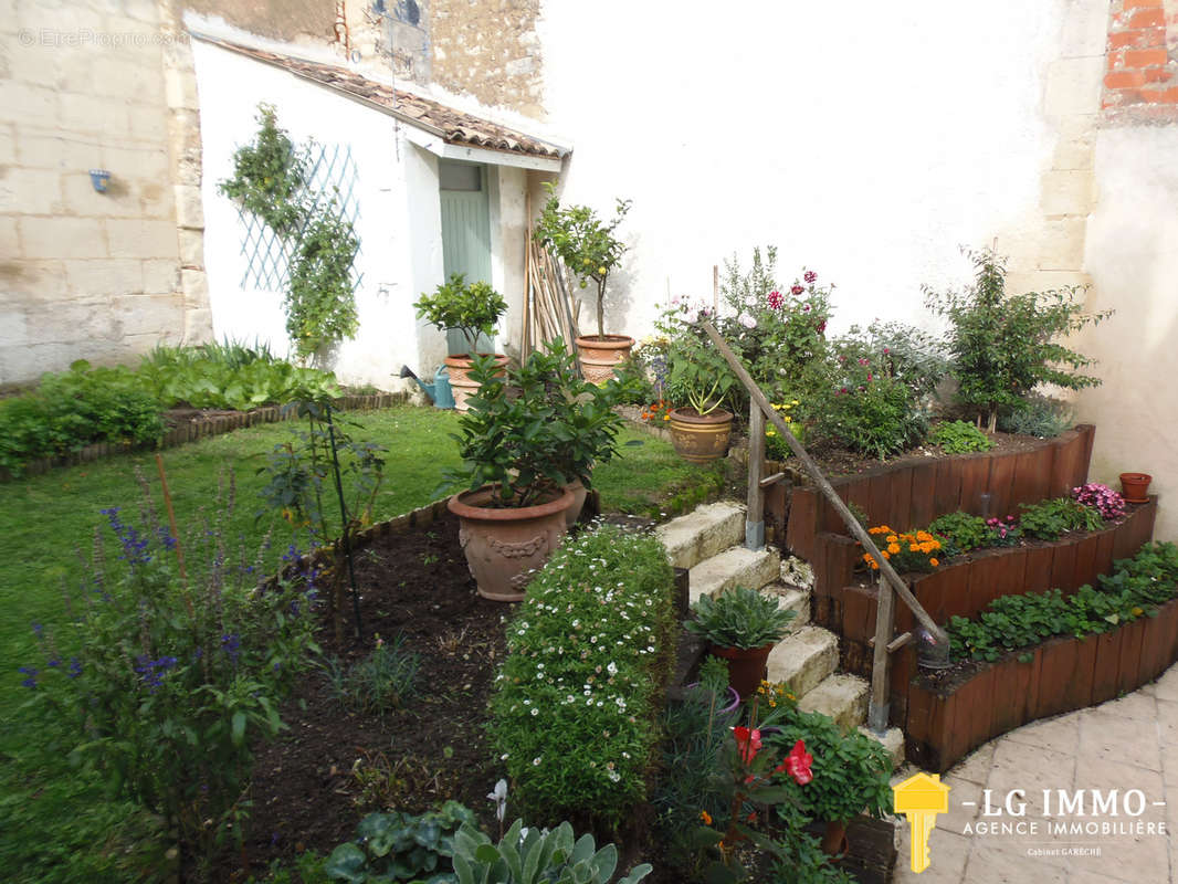 Maison à MORTAGNE-SUR-GIRONDE