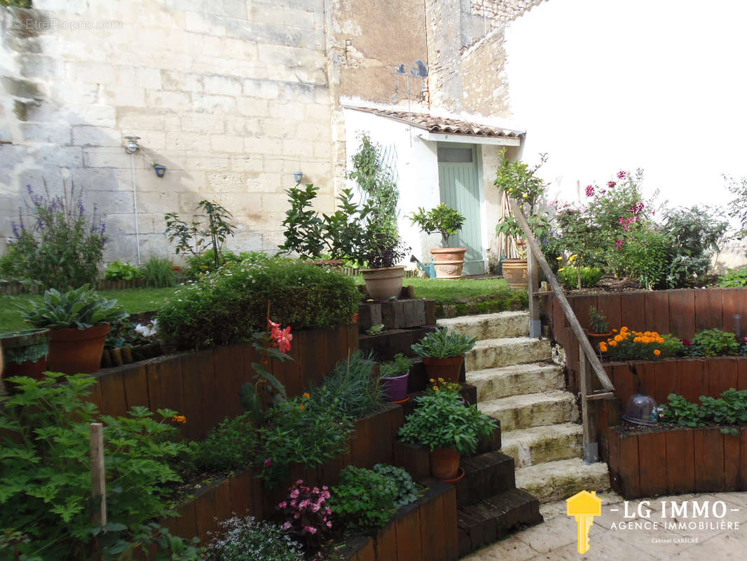 Maison à MORTAGNE-SUR-GIRONDE