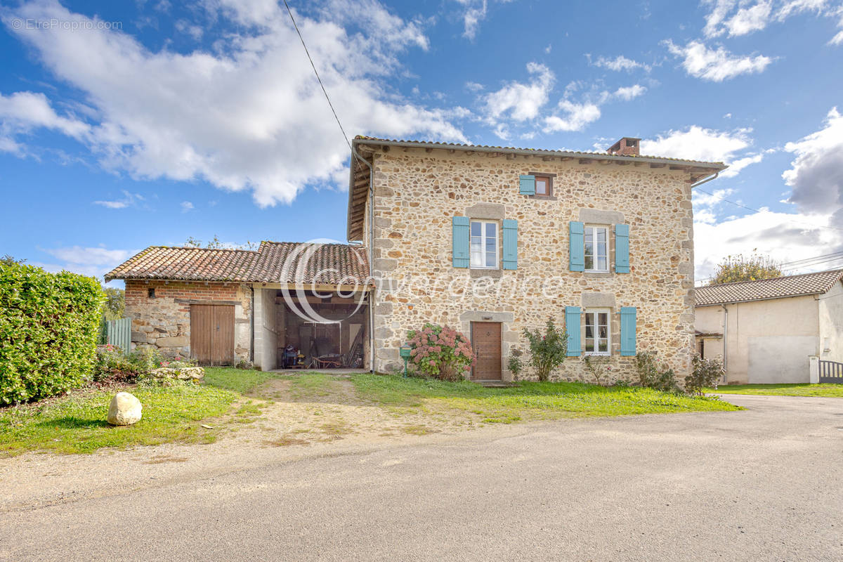 Maison à SAINT-JUNIEN