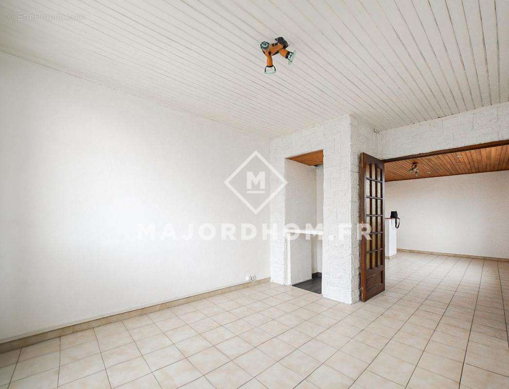 Appartement à MARSEILLE-4E