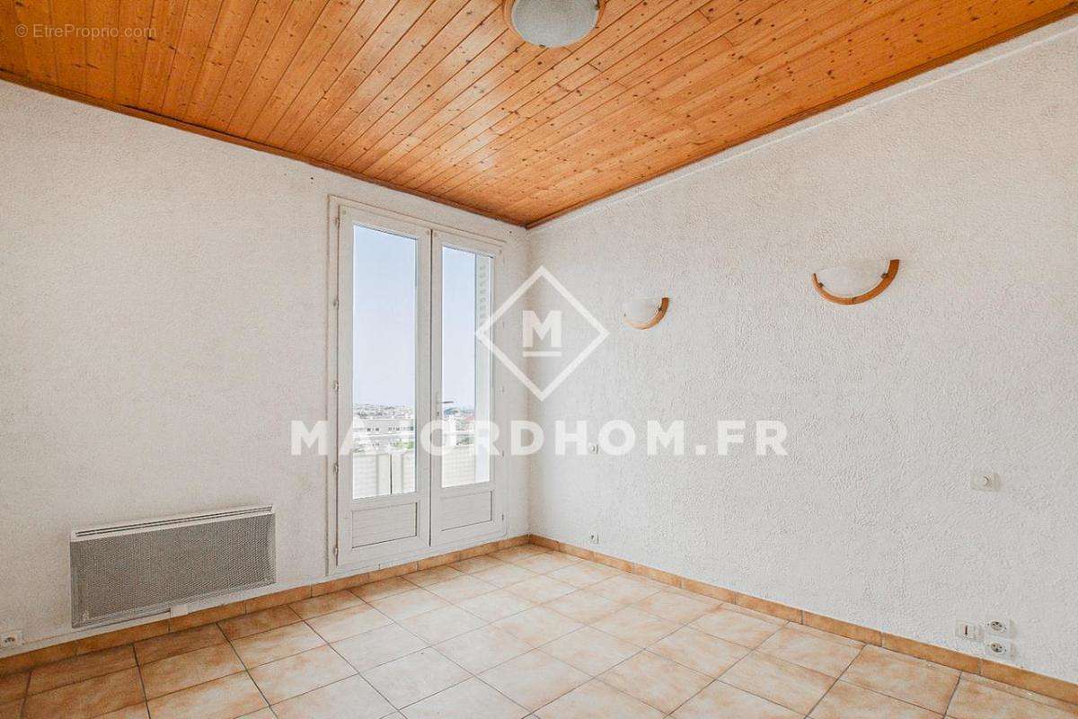 Appartement à MARSEILLE-4E