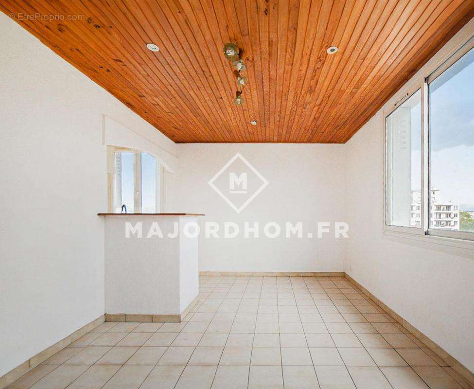 Appartement à MARSEILLE-4E