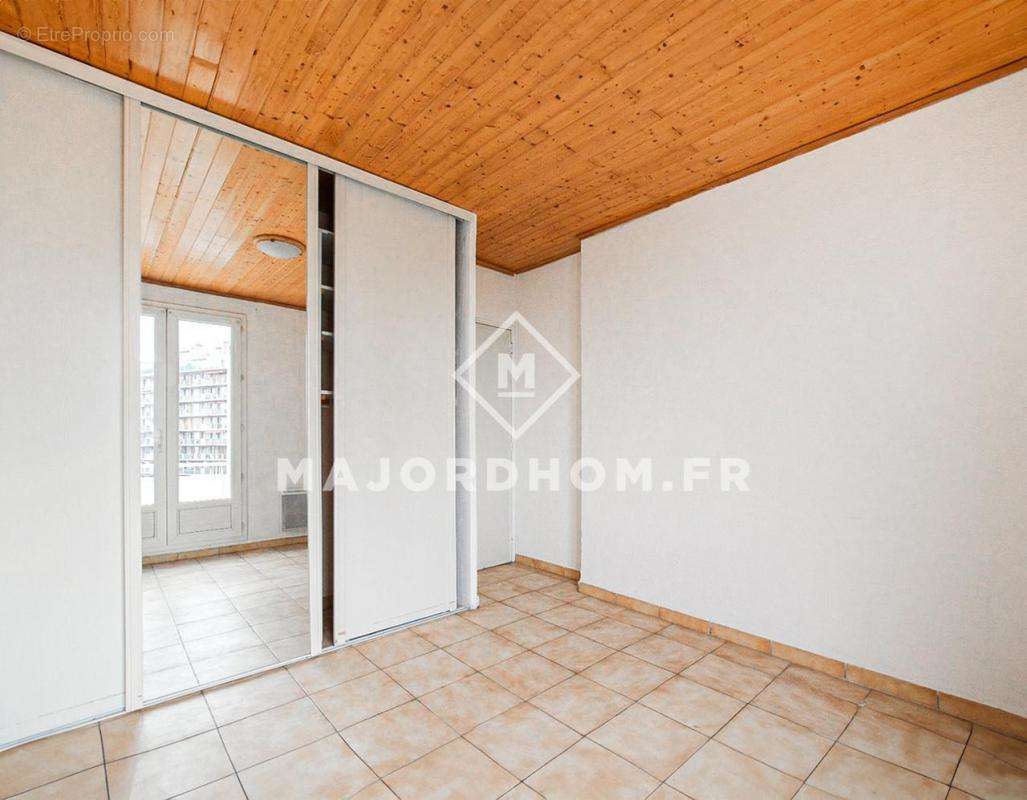 Appartement à MARSEILLE-4E