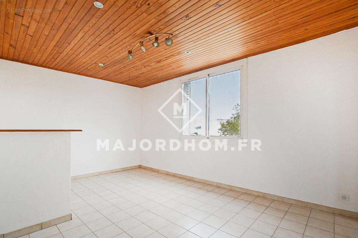 Appartement à MARSEILLE-4E