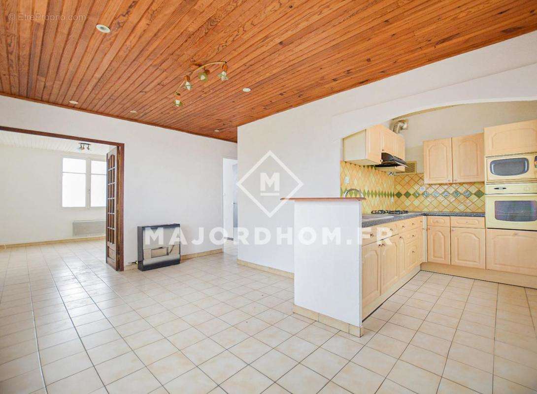 Appartement à MARSEILLE-4E