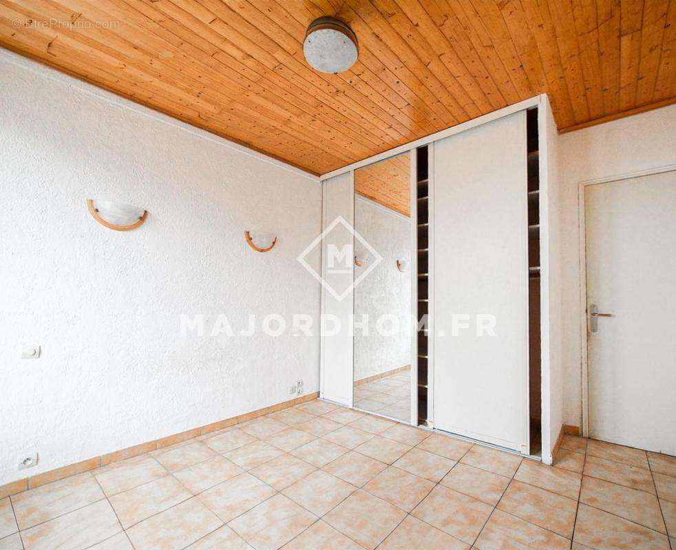 Appartement à MARSEILLE-4E